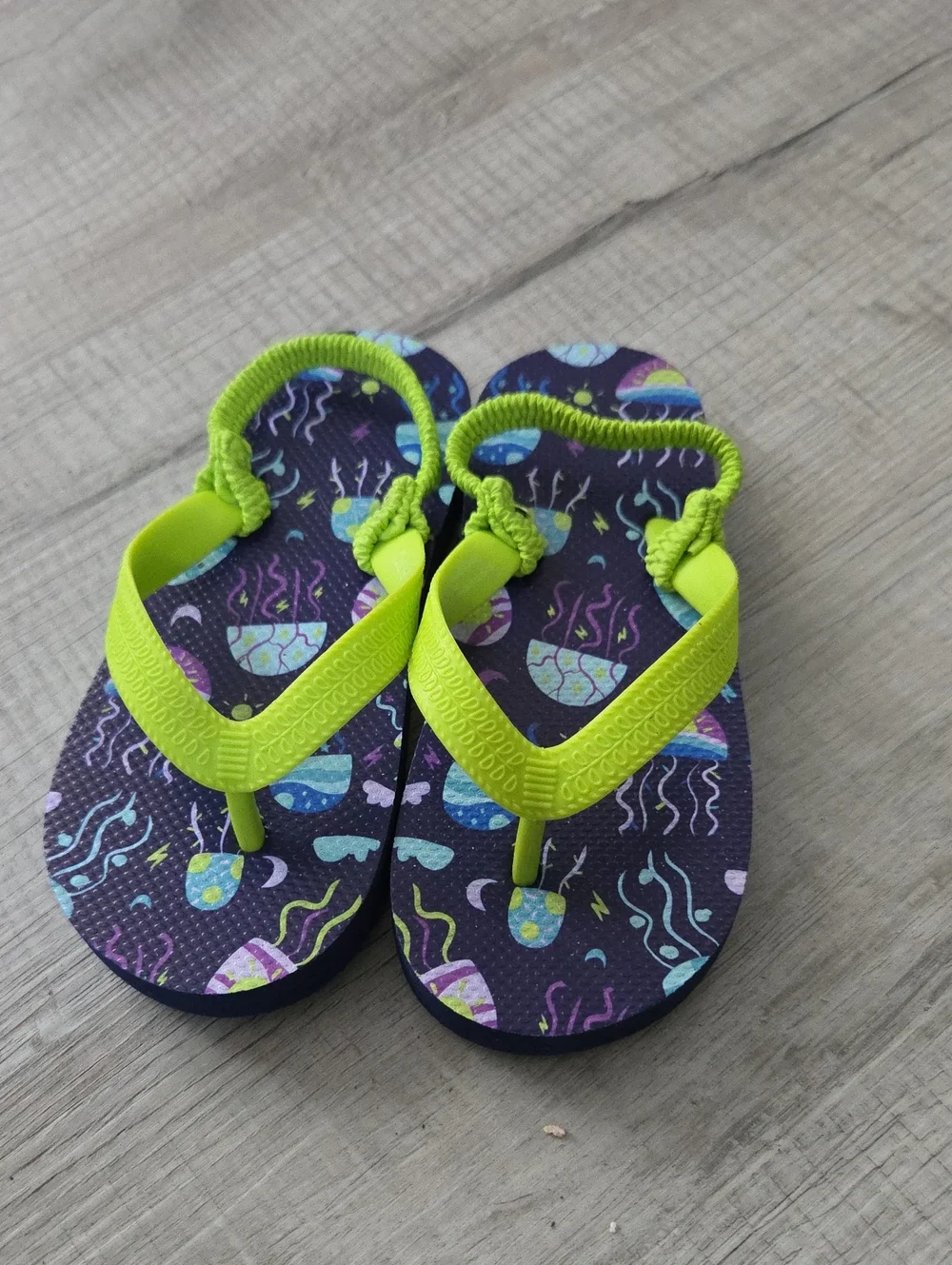 Cat & Jack Neon Green Strap Flip Flops with Jellyfish Print Size 9/10